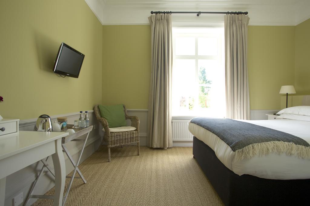 The Manor At Sway - Hotel, Restaurant And Gardens Екстер'єр фото